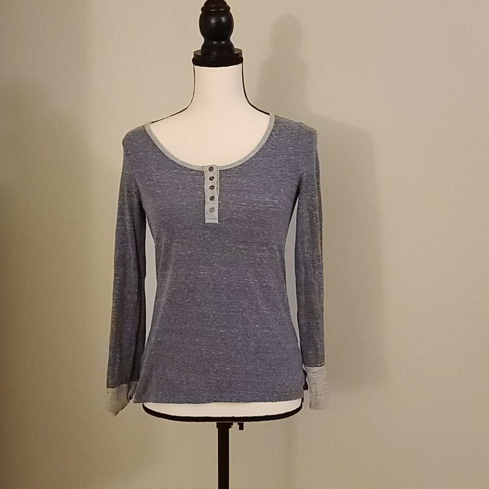 Long sleeve shirt with lace back detail